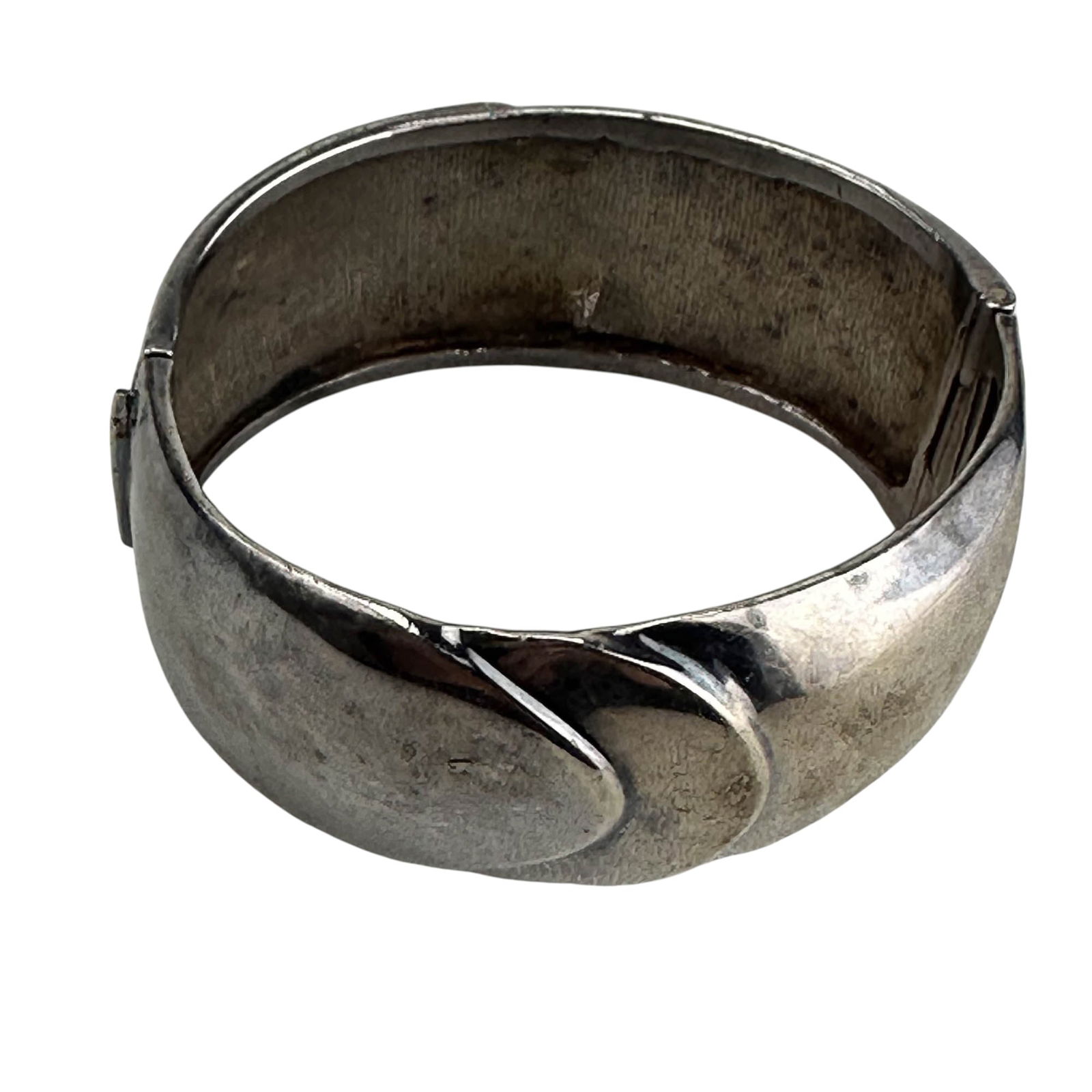 Sterling 925 Wide Cuff Modernist Bangle Bracelet: Wide sterling silver 925 bangle with an overlapping modernist pattern. Hinged construction with box clasp. Measures approximately 8.25" x 1.25". Inner circumference approximately 7.25'. Diameter 2.25"