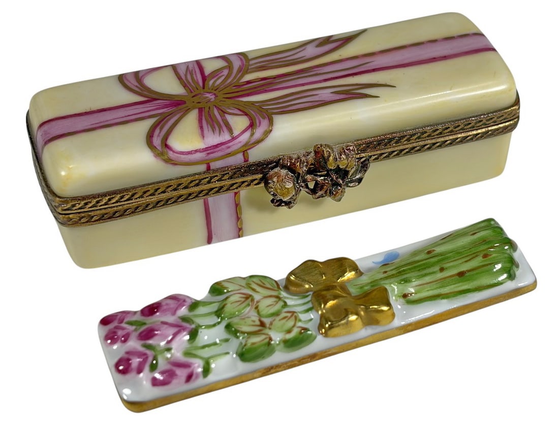 Rochard Limoges w/ Removable Flowers Trinket Box (1 of 4)