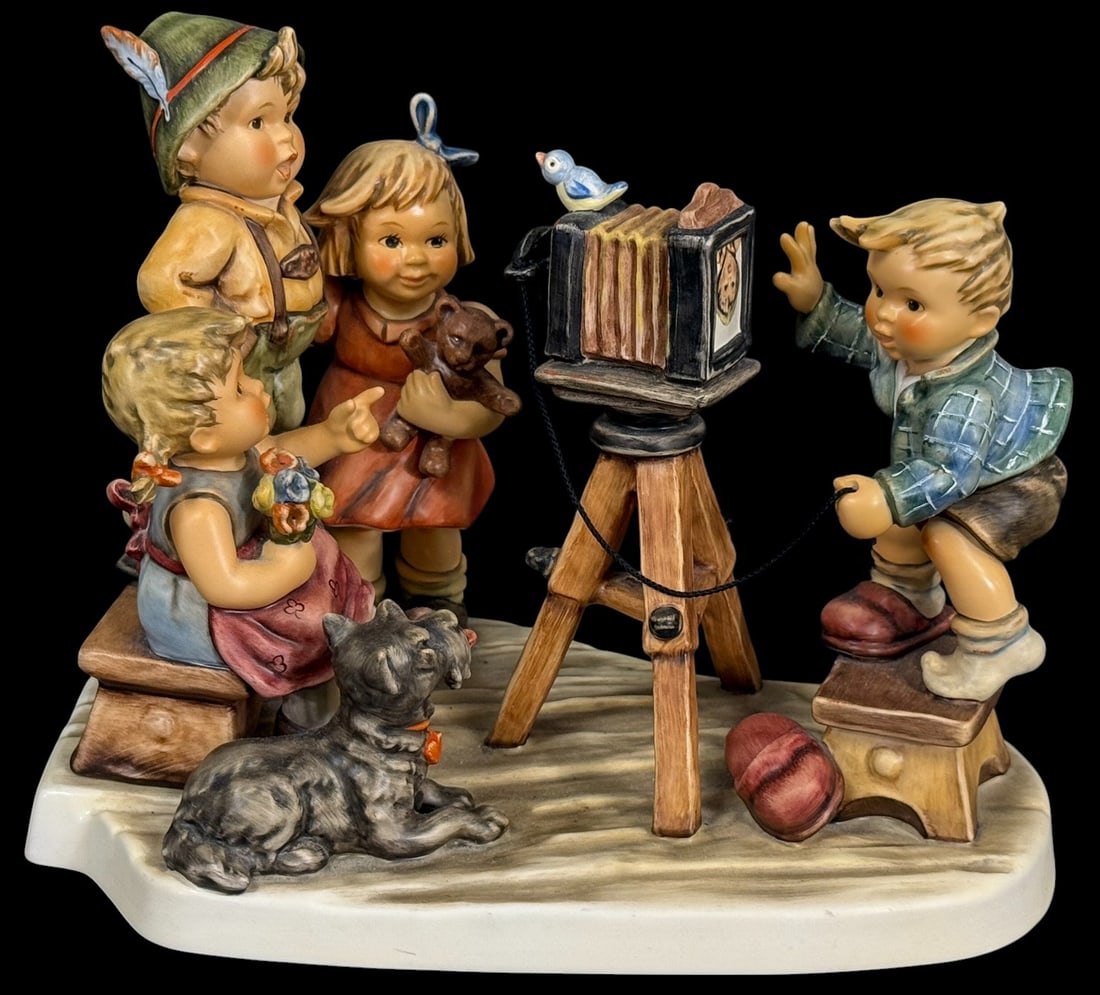 Goebel M.I. Hummel Picture Perfect Figurine (1 of 10)