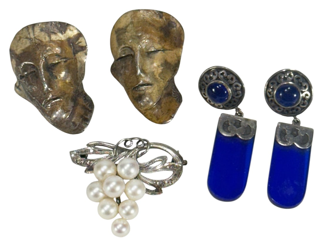VTG Jewelry Suite: 2 Pairs of Earrings & 1 Brooch (1 of 4)