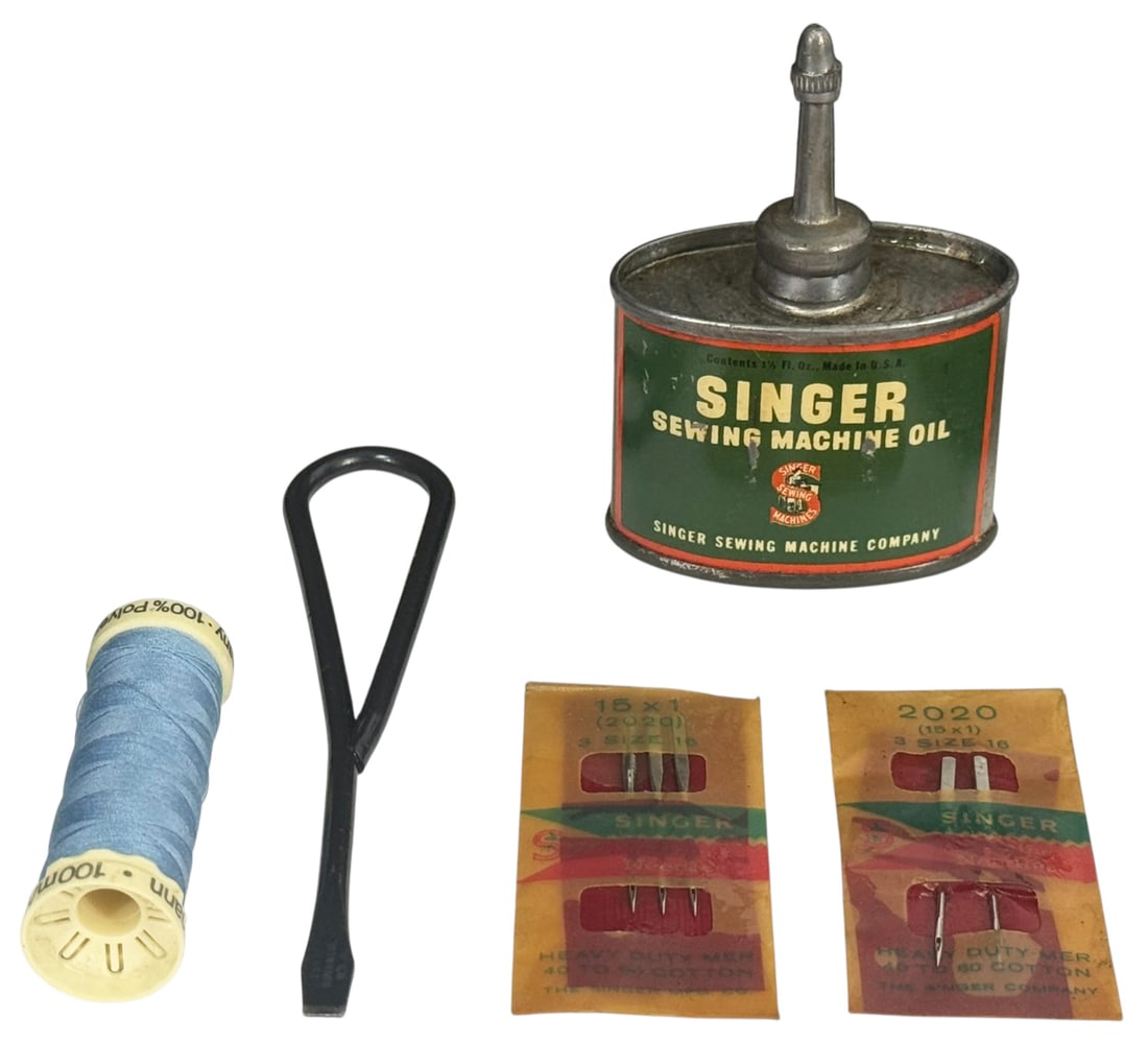 Singer Model 15-91 Electric Sewing Machine w/ Case - 14