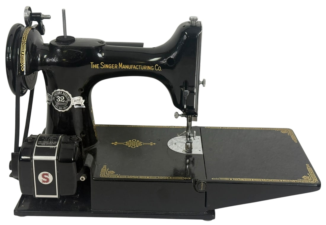 Singer Model 15-91 Electric Sewing Machine w/ Case - 2