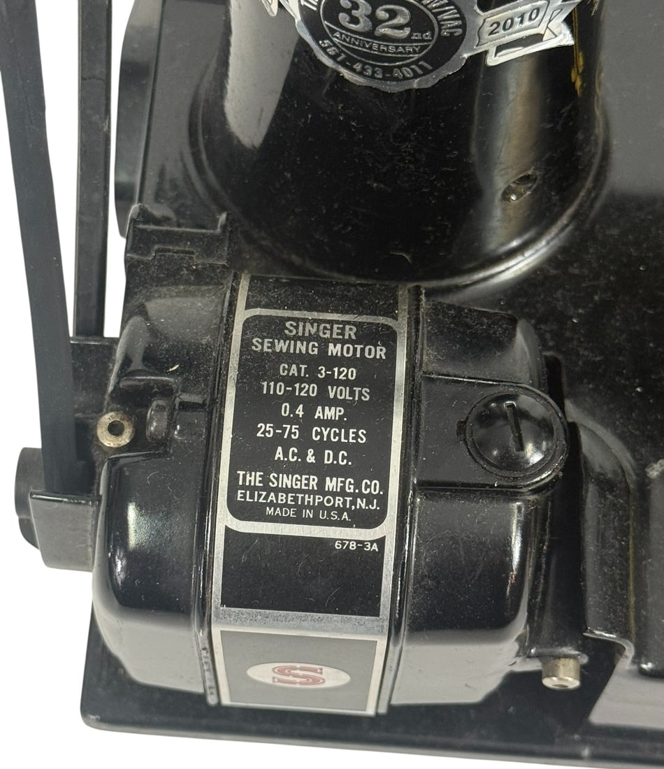 Singer Model 15-91 Electric Sewing Machine w/ Case - 8