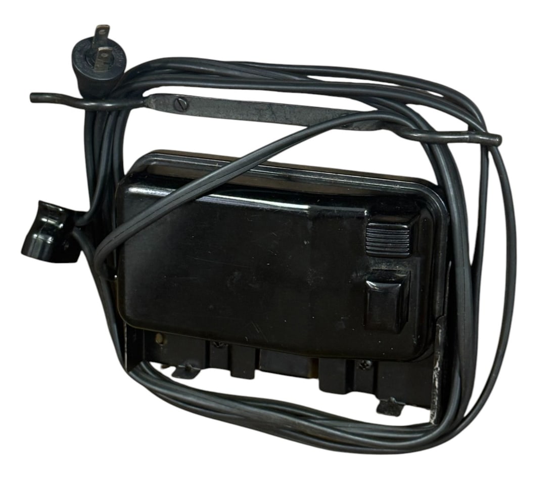 Singer 301A Portable Sewing Machine w/ Case - 12