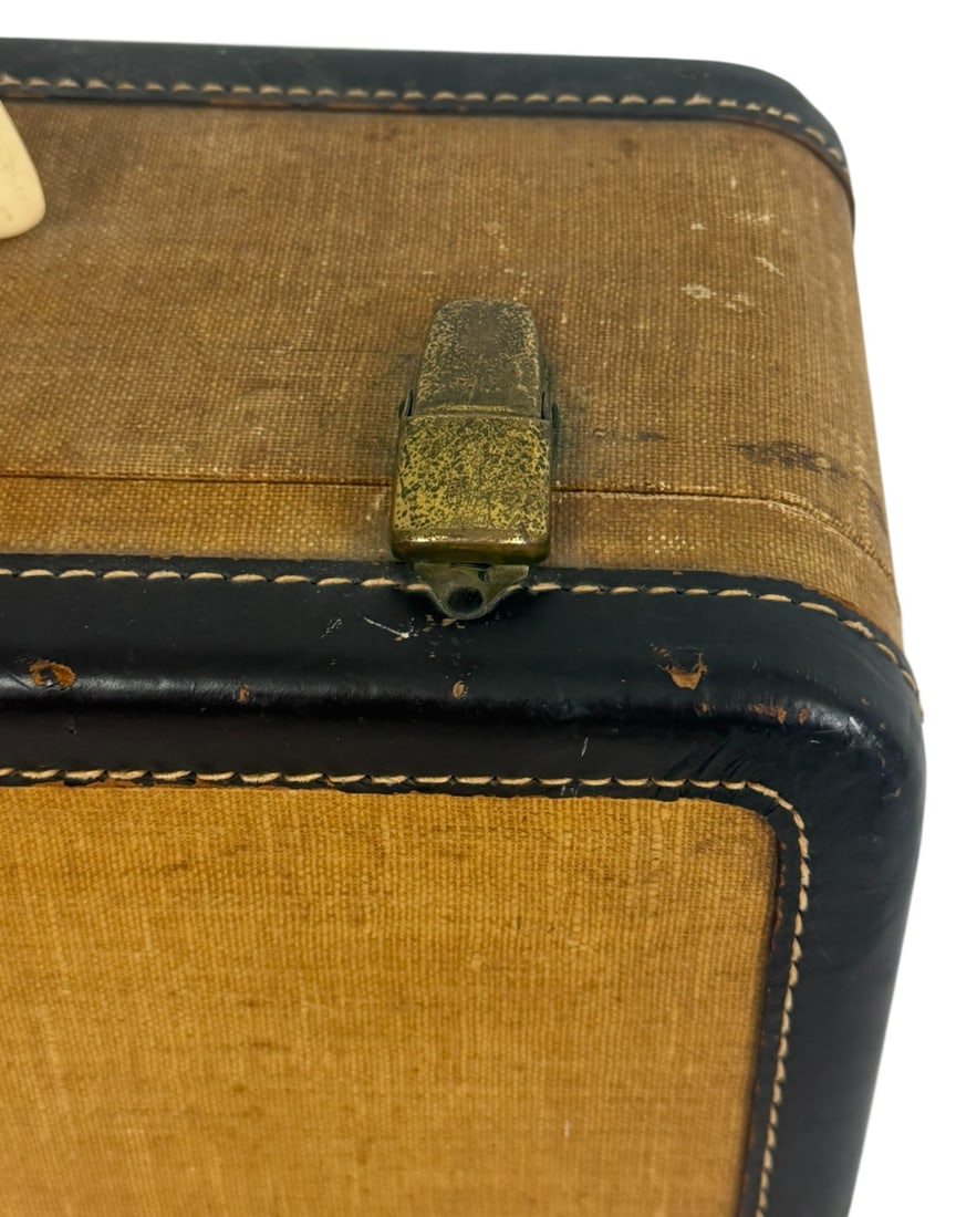 Singer 301A Portable Sewing Machine w/ Case - 16