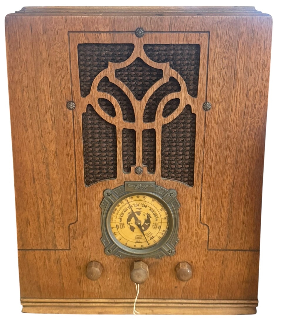 Silver Marshall Mfg Co. World Tombstone Tube Radio (1 of 3)