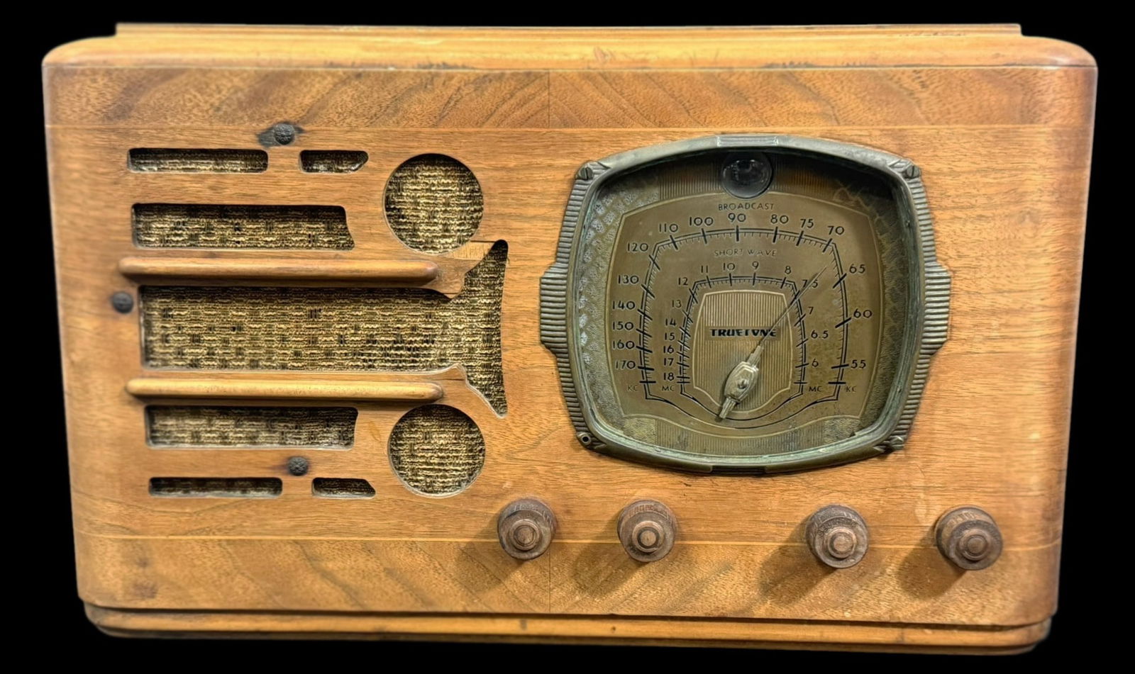 1930s Truetone Wood Cabinet Art Deco Tube Radio (1 of 5)