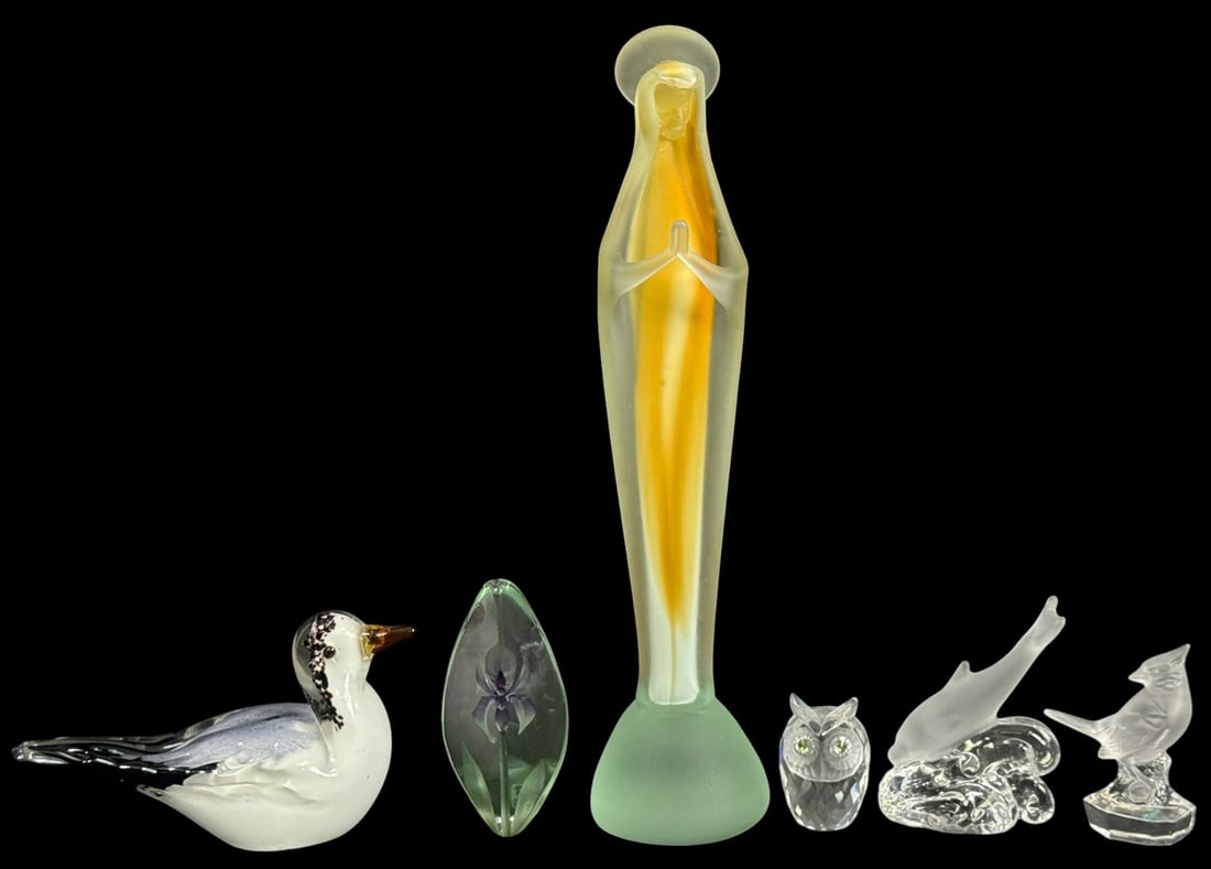6 Art Glass Figures Incl. Goebel, Swarovski & More: Collection of six art glass figurines from various makers. To include: a Goebel cardinal, a Swarovski owl, a dolphin with a handmade label, a tall satin Modonna figure, a Monarch Glass Studio floral p