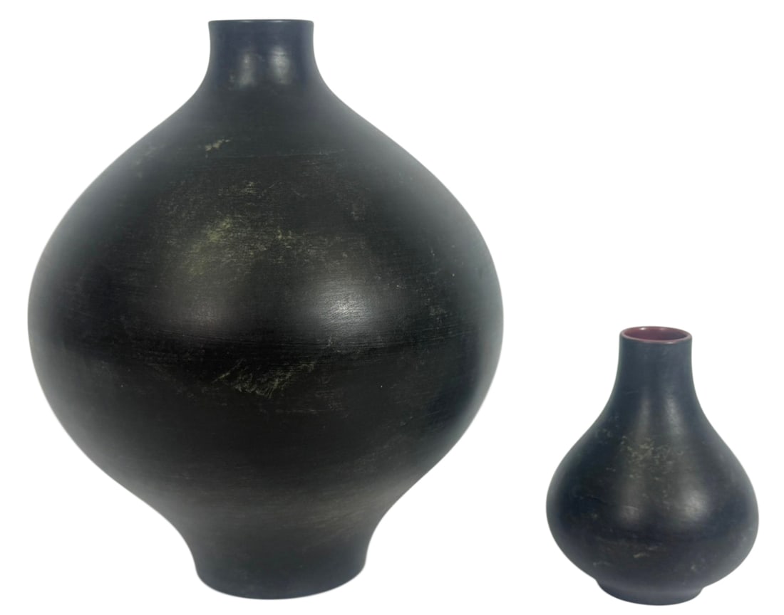 Mangili Italian Ceramic Pottery Vases 2pcs SIGNED: Lot of two Mangili Italian mid-century pottery vases. Each vase features a matte black exterior with a deep red glazed interior. The larger vase has a more bulbous sculptural form with a narrow neck,