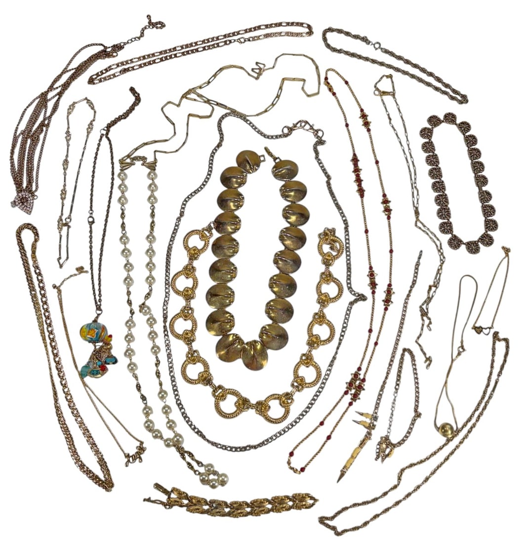 VTG Necklace, Bracelets Costume Jewelry 38pc LOT: Group of 38 vintage costume necklaces in assorted styles and finishes, including statement link chains, faux pearl strands, beaded and pendant necklaces, and mixed gold tone and silver tone chains. Ma
