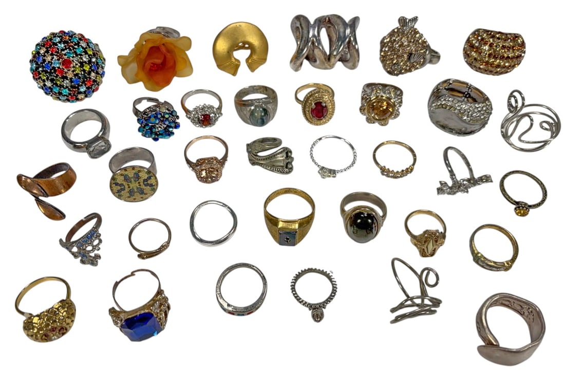 Vintage Rings Costume Jewelry Collection 35pc LOT: Group of 35 vintage costume rings in mixed statement and classic styles, including cocktail, dome, cluster, band, and signet examples in gold tone and silver tone finishes with glass, acrylic, and rhi