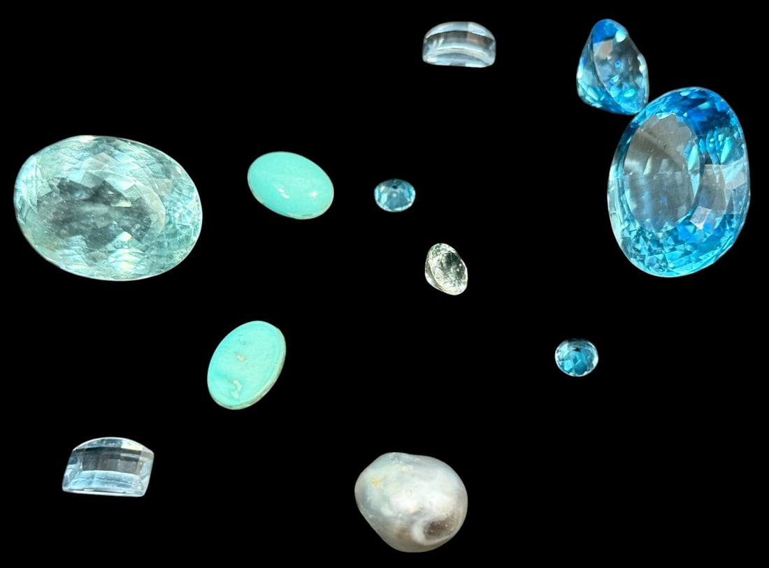 Breakout Jewelry Mixed Loose Gemstones 11pc LOT: Lot of eleven loose mixed gemstones suitable for jewelry making or collection. The group includes several faceted blue stones of varying sizes, two turquoise cabochons, a small round faceted blue ston