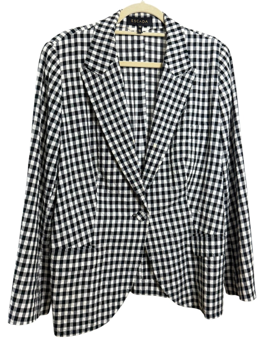 Escada Gingham Cotton Ladies Blazer Jacket Size 46: Escada, gingham check blazer in black and white cotton fabric with classic notch lapels and front pockets. Labeled size 46 and made in Slovenia. Tailored silhouette with viscose lining.Condition: Good