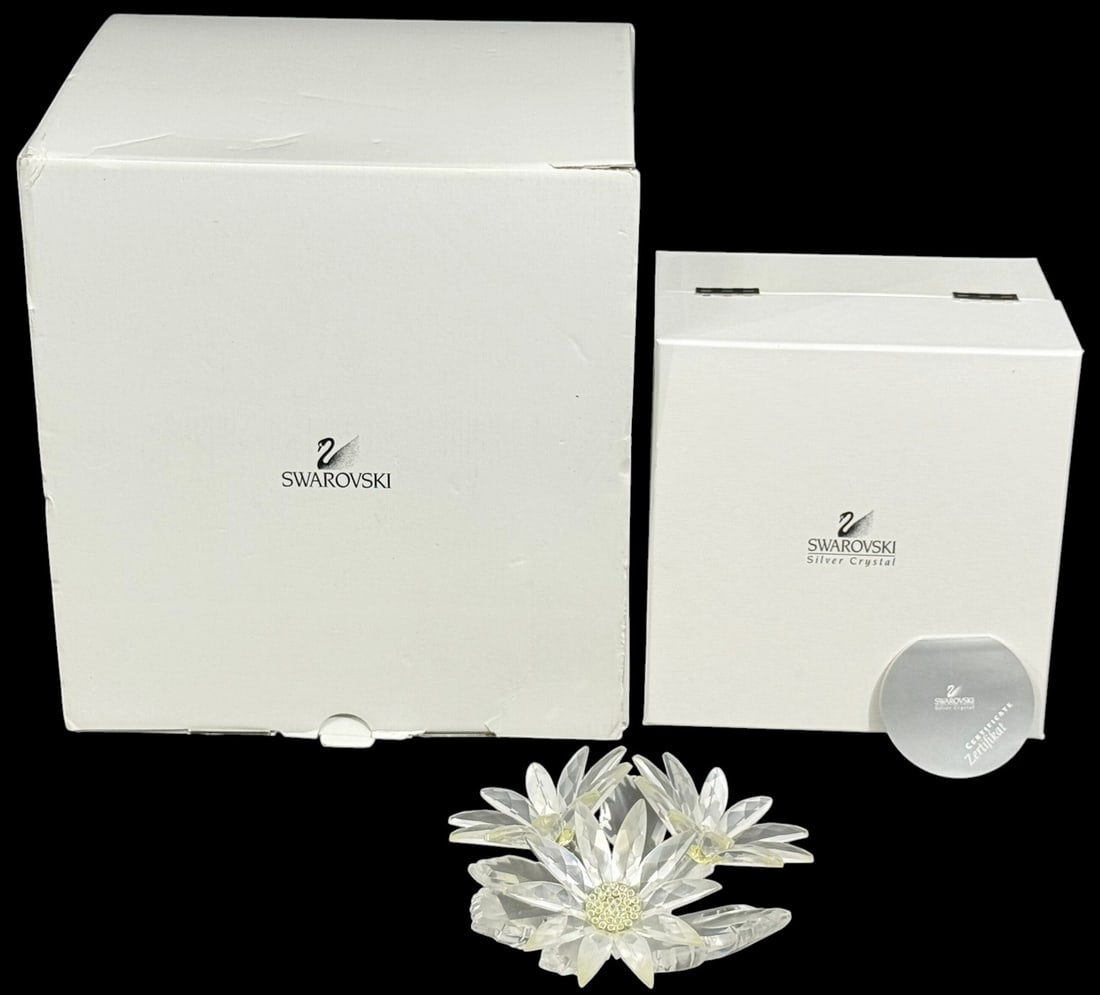 Swarovski Crystal Maxi Flower Figurine Display: Swarovski crystal “Maxi Flower” figurine featuring three large faceted blossoms with frosted leaves and yellow crystal centers. The design forms a floral arrangement with detailed petals and l