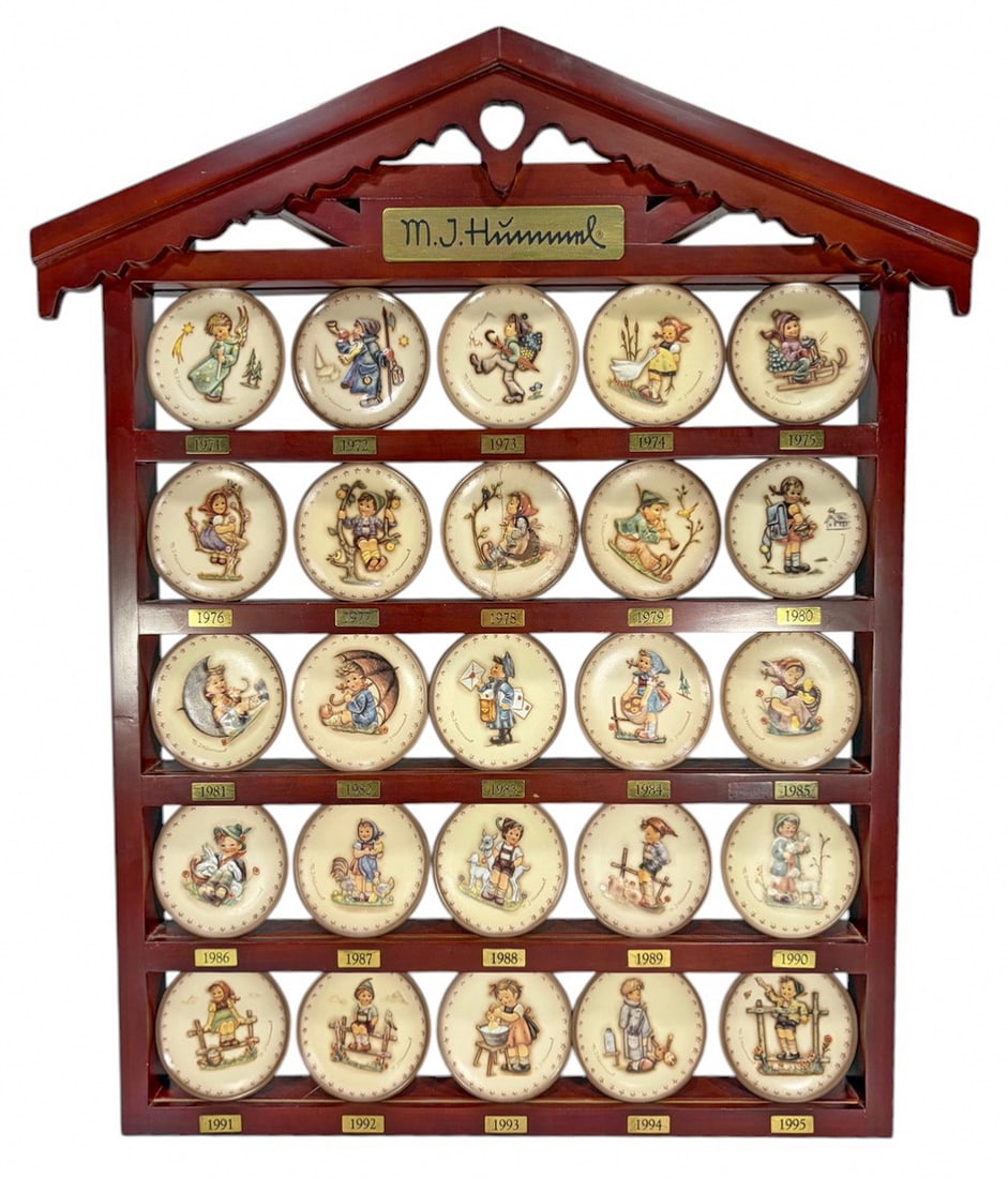 Goebel Hummel 19th Edition Porcelain Plates 26pcs (1 of 6)