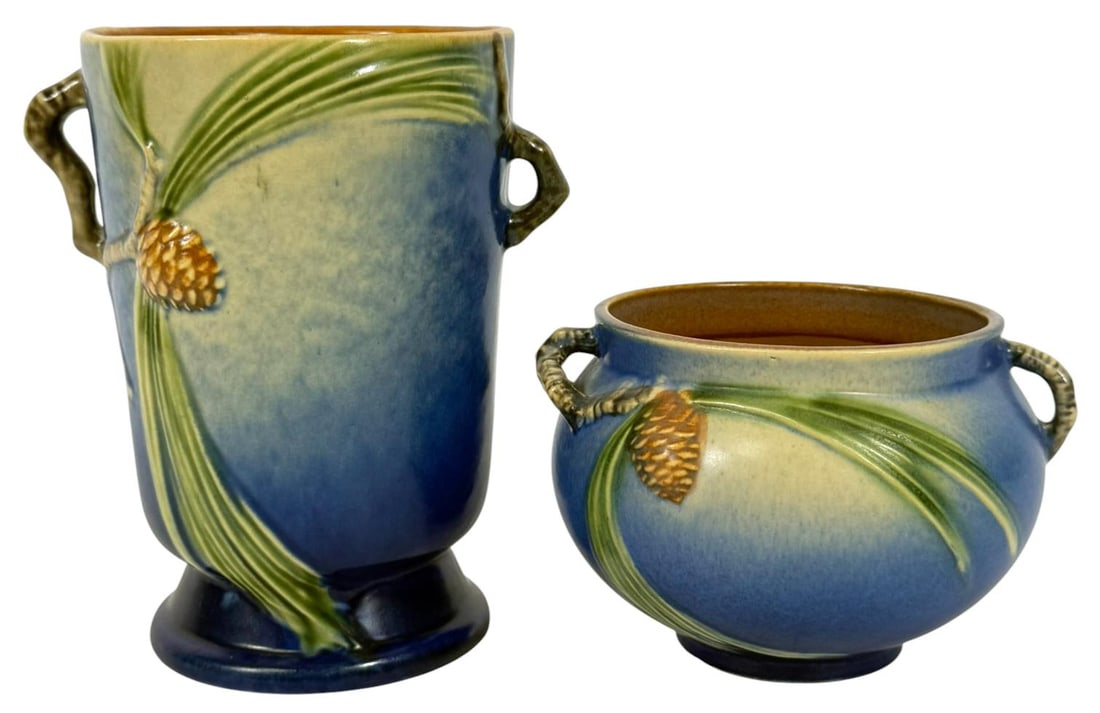 Roseville Pottery Pinecone Bowl & Vase 2pc LOT: Lot of two vintage Roseville American pottery 'Pinecone' pieces in blue-to-cream gradient glaze. This matched set includes one #642-4 handled bowl and one #616-6 vase. Circa: 1940s-1950s. The tallest