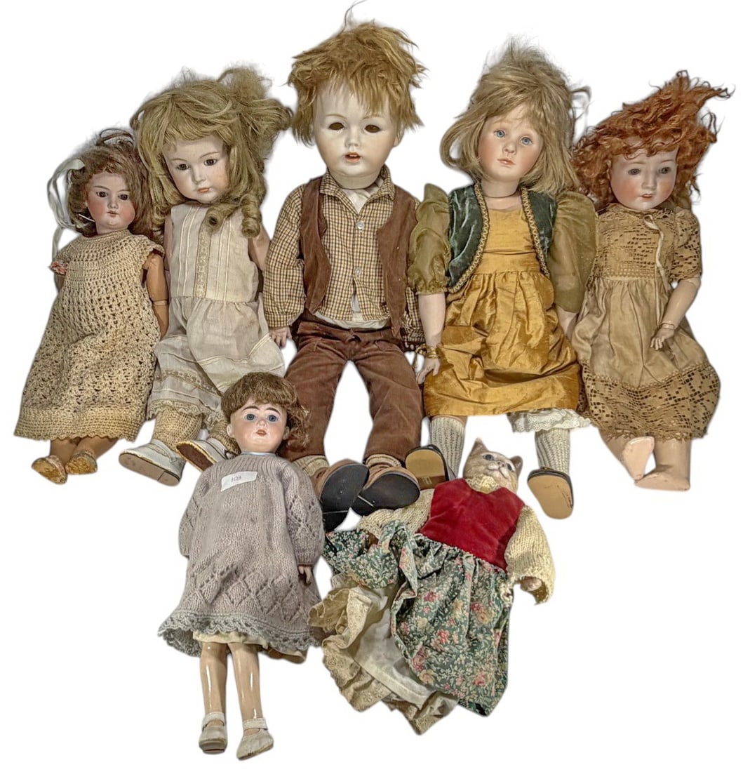 Simon & Halbig Israel & Other Porcelain Dolls 7pcs: Collection of 7 dolls including Simon & Halbig, Israel & others, porcelain and composition examples, including bisque head with glass eyes, marked pieces, and dolls in period-style clothing. The large