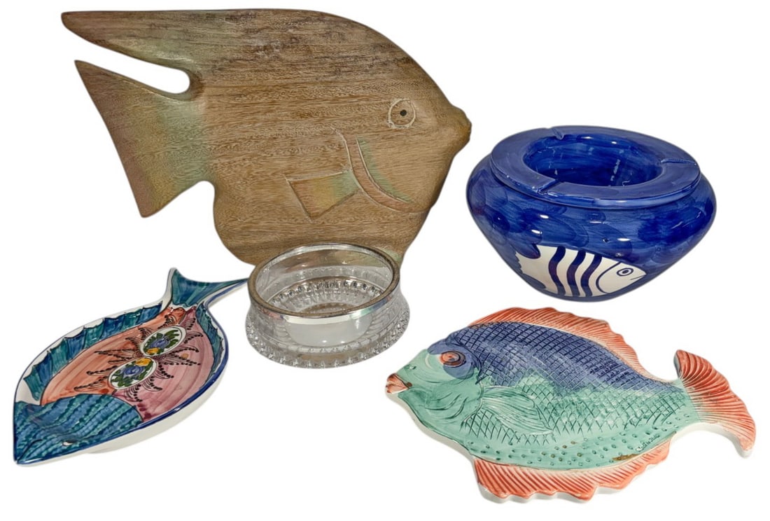 Fish-Themed Ceramic, Wood & Glass Decorative 5pcs: Group of 5 Greek & Italian fish-themed decorative pieces, including hand-painted ceramic dishes, glass and wood examples, with Mediterranean style and colorful designs. The largest measures approximat