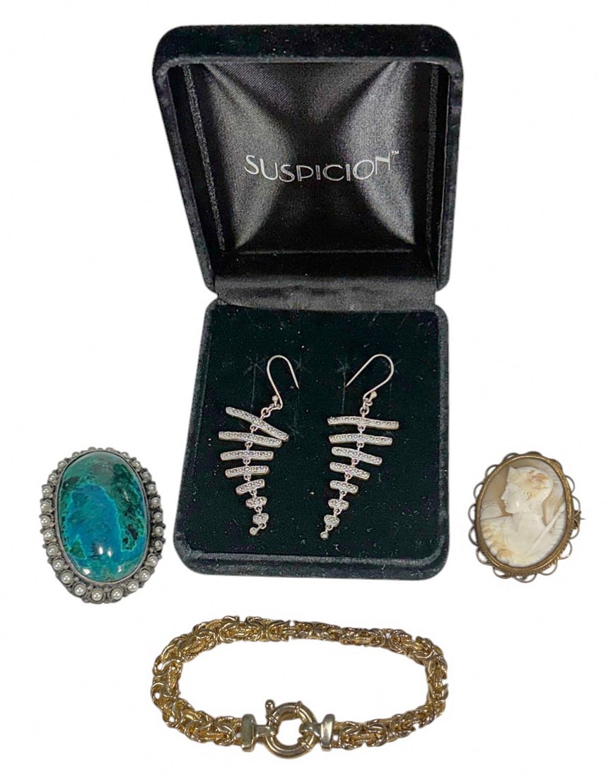925 Silver Bracelet, Brooche & Earrings, Cameo 5pc: A group of 4 925 sterling silver jewelry pieces including a bracelet with a toggle clasp, a pair of articulated drop earrings with marcasite stones, an oval green stone brooche from Mexico and a metal
