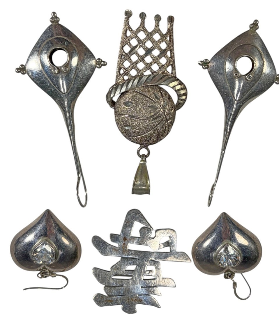 Sterling 925 Earrings, Brooche & Pendant 6pc LOT: a group of 6 sterling silver jewelry pieces including a pair of heart form earrings with clear faceted stones, a pair of elongated drop earrings, a stylized brooche marked mexico and a pendant depicti