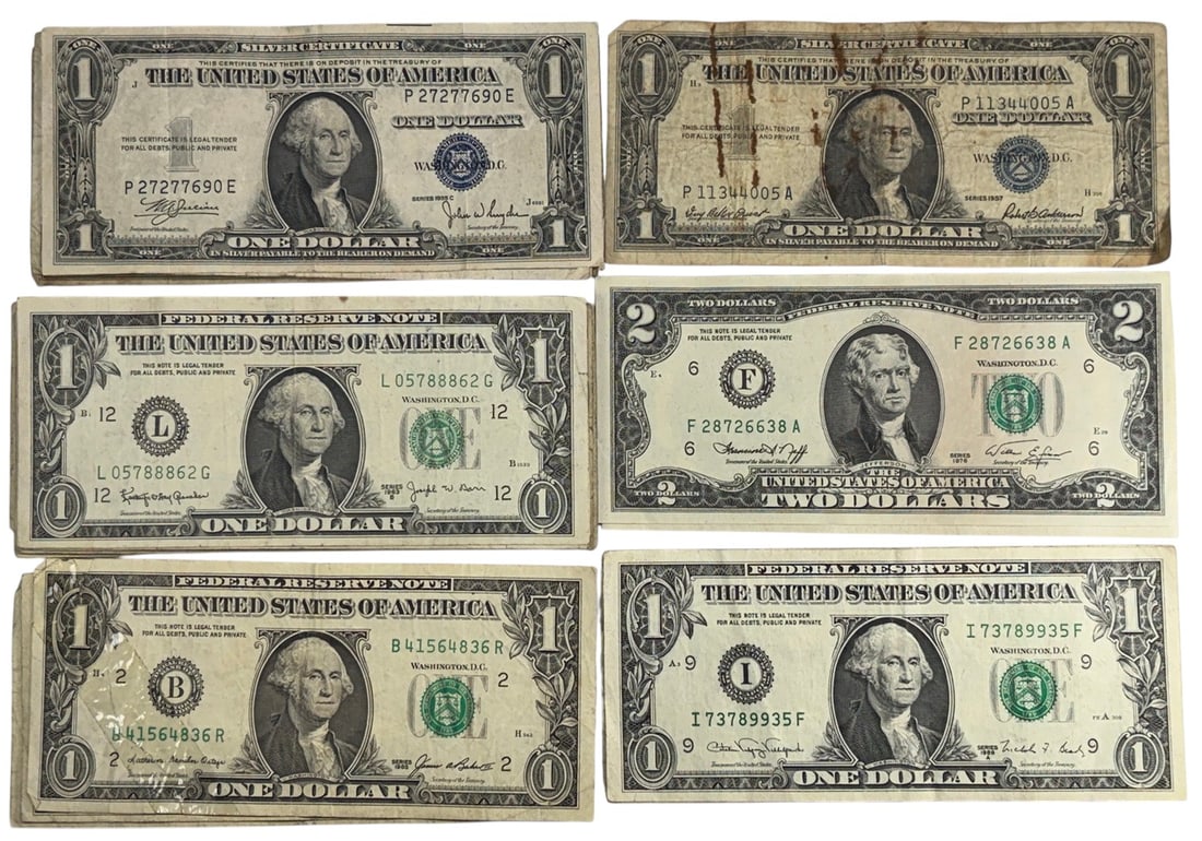 1935/57/63/76/85/88 1 Dollar Washington Bills 41pc: United States Treasury, group of One Dollar notes including 1935 (8) blue seal, 1957 (1) blue seal, 1963 (24), 1976 (2), 1985 (3), 1988 (3), Silver Certificates and Federal Reserve Notes, mixed U.S. c