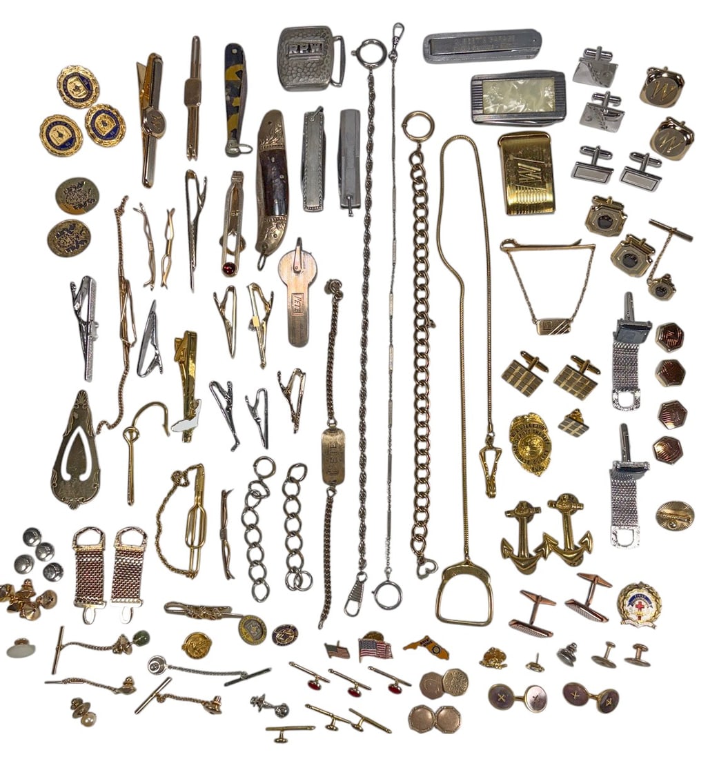Assorted Cufflinks, Clips, Pins, Brooches 105pcs: Vintage costume, group of approximately 105 accessories including cufflinks, tie bars, tie clips, pins, chains, and small items, assorted styles and designs. Longest piece measures 19 inches long. Con