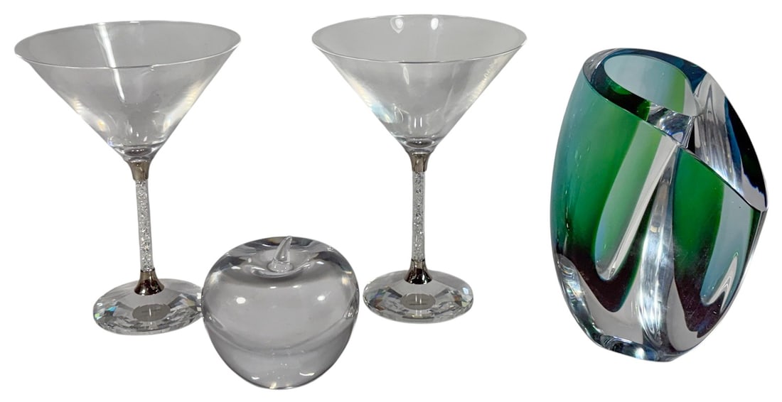 Swarovski, Kosta Boda & Tiffany Glasses 4pc LOT: Group of four glass pieces, including two Swarovski crystal martini glasses, Kosta Boda art glass vase with blue and green inclusions, and Tiffany & Co crystal apple, all marked, mixed crystal and art