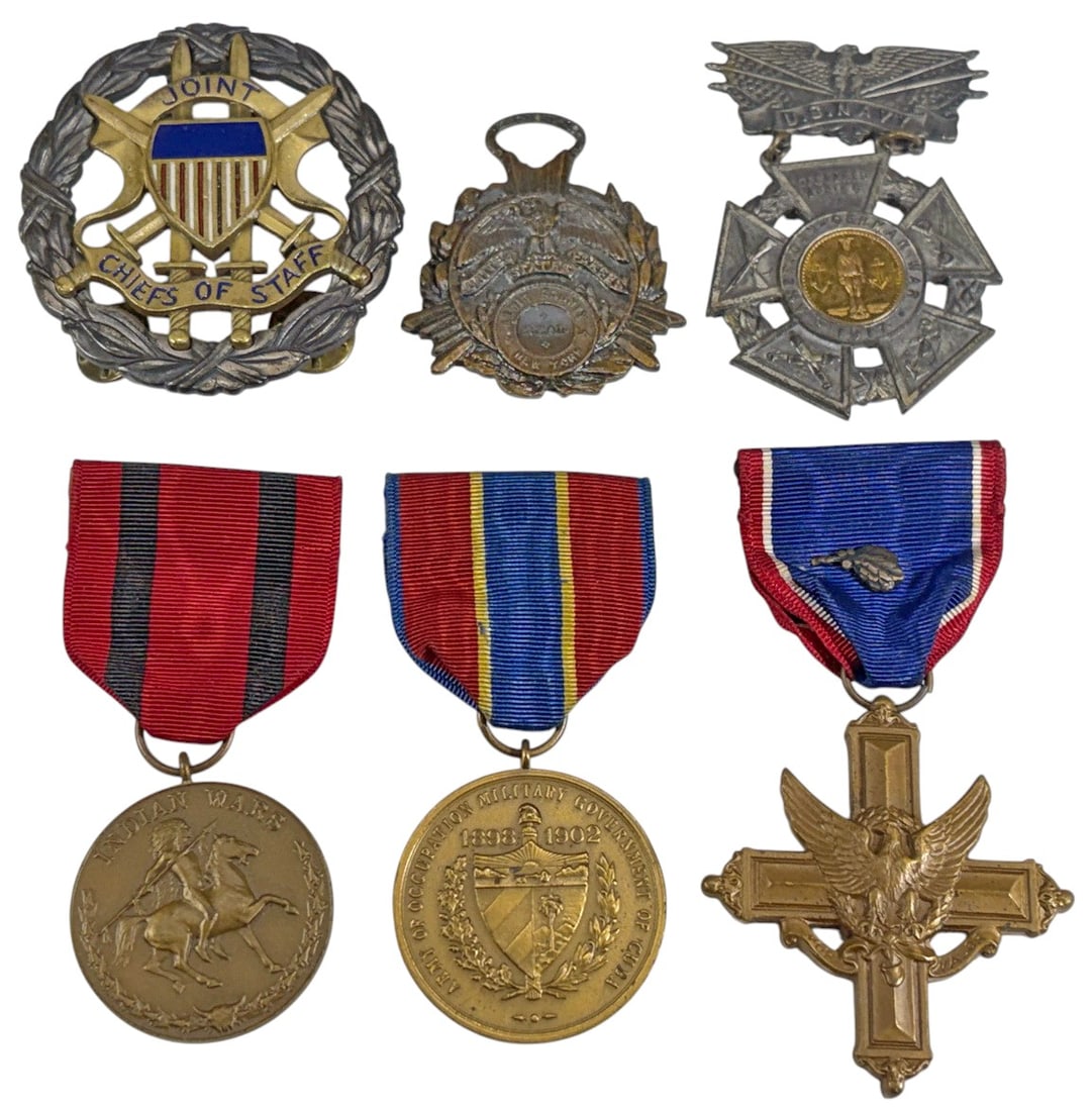 Assorted US Military Medals & Insignia 6pc LOT (1 of 4)