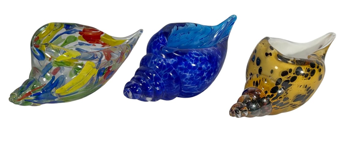 Italian Murano Style Art Glass Shells Fig 3pc LOT: Group of three Murano style art glass shell sculptures in assorted colors and patterns including blue mottled glass, multicolor abstract decoration, and yellow with black spotted design. Freeform deco