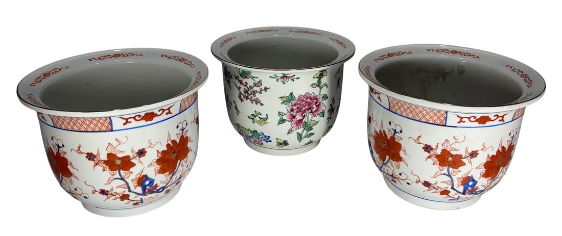 Chinese Floral Porcelain Cachepots 3pc LOT: Three-piece Chinese porcelain cachepot lot comprising a matching pair and one single example, featuring floral decoration in polychrome enamels, including two matching red and blue decorated examples 