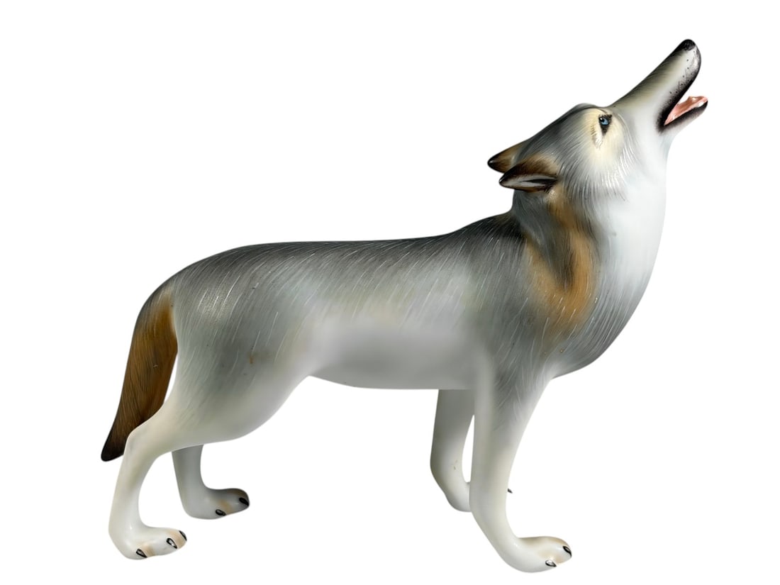 Herend Hungary Porcelain Wolf Figurine Model 15689: Herend Hungarian hand-painted porcelain wolf figure, First Edition, model no. 15689, depicting a standing howling wolf with finely detailed molded fur and naturalistic polychrome decoration. Marked