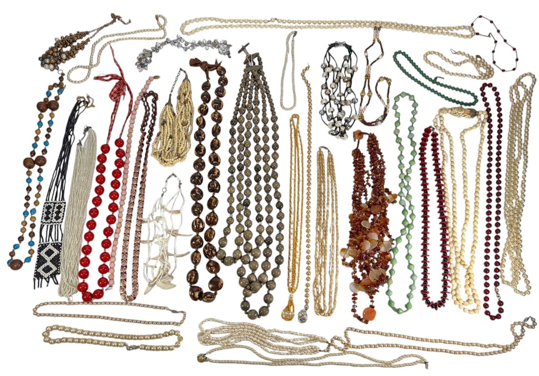 Assorted Vintage Costume Jewelry Necklace 34pc LOT (1 of 8)