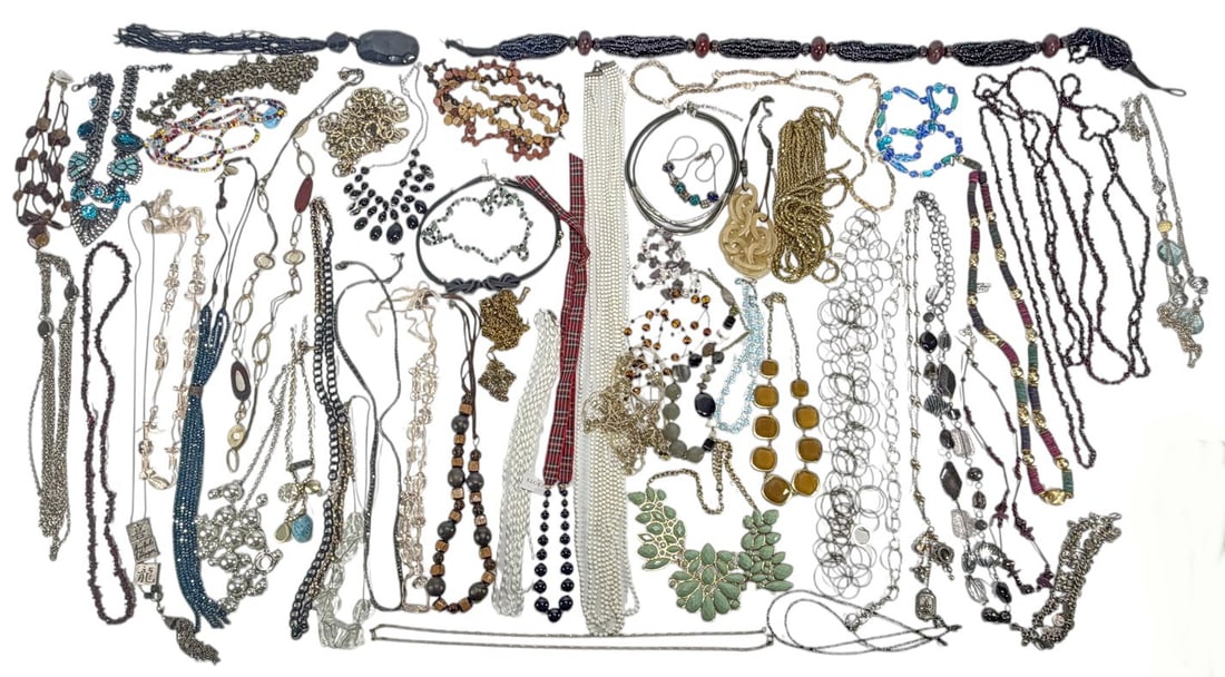 Assorted Costume Jewelry Necklaces 50pc LOT: Large assorted costume jewelry necklace lot featuring beaded, chain, cord, faux pearl, lucite, enamel, wood, shell, and rhinestone examples in mixed styles and materials. Includes statement necklaces,