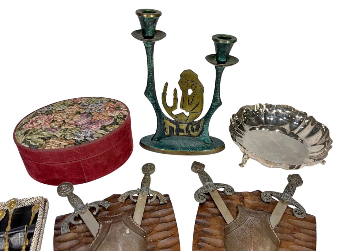 Assorted Decorative Objects & Collectibles 24pcs - 2