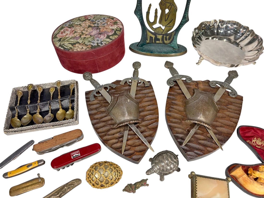 Assorted Decorative Objects & Collectibles 24pcs - 3