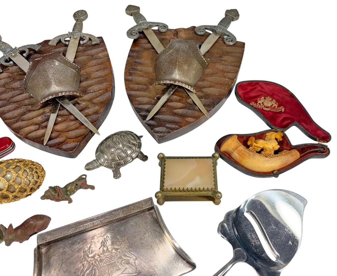 Assorted Decorative Objects & Collectibles 24pcs - 5