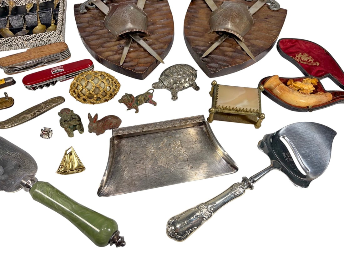 Assorted Decorative Objects & Collectibles 24pcs - 6