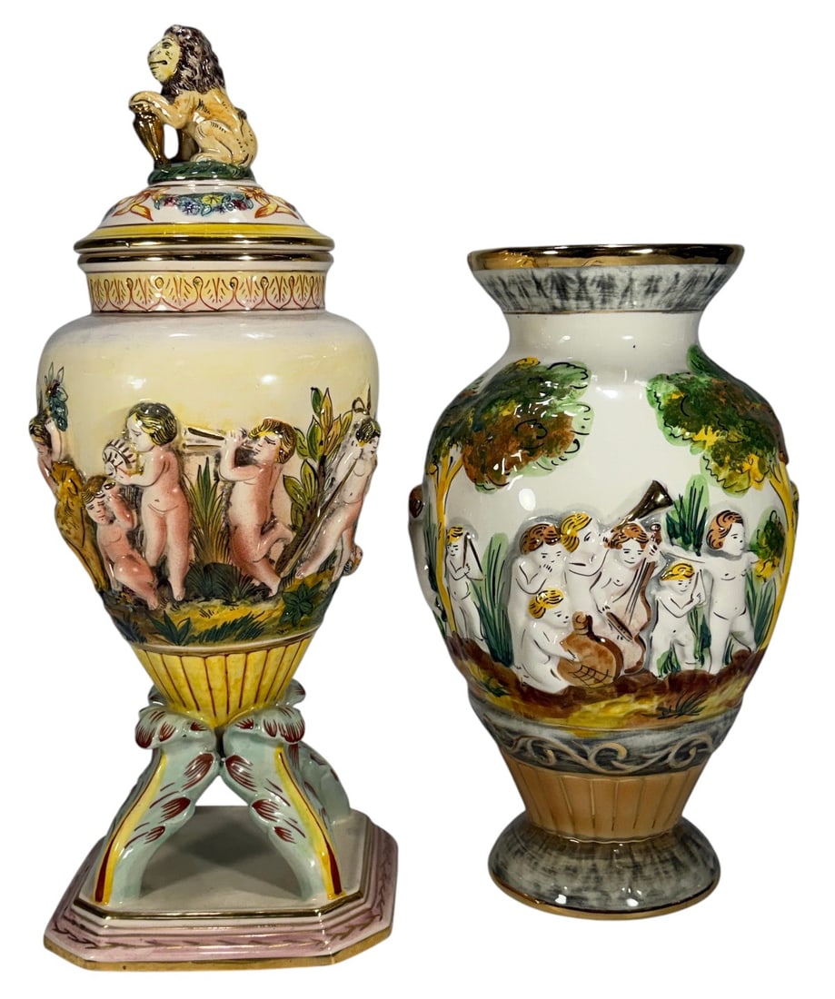 Pereira Valado, Portugal & Capodimonti Urns 2pcs (1 of 8)