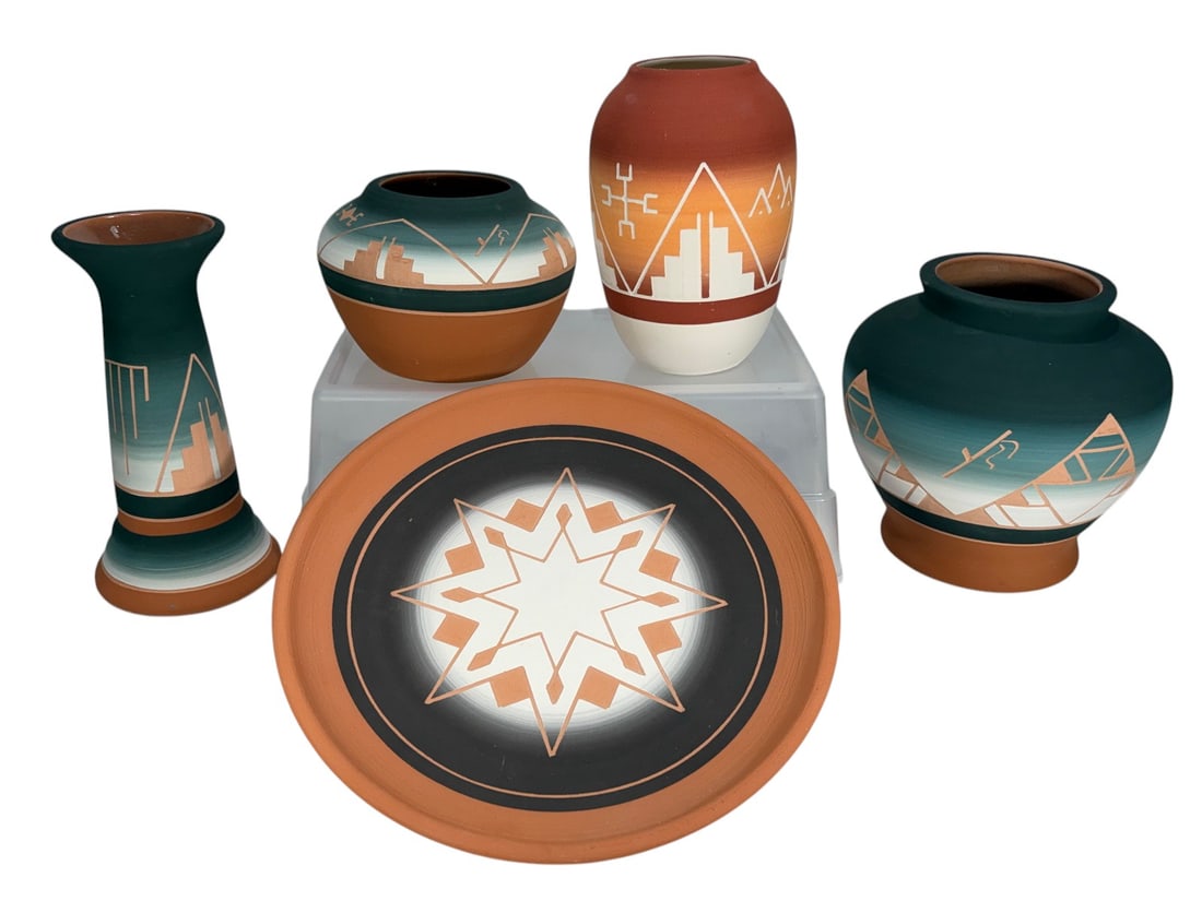 Assorted Native American Sioux Pottery 5pc LOT (1 of 10)
