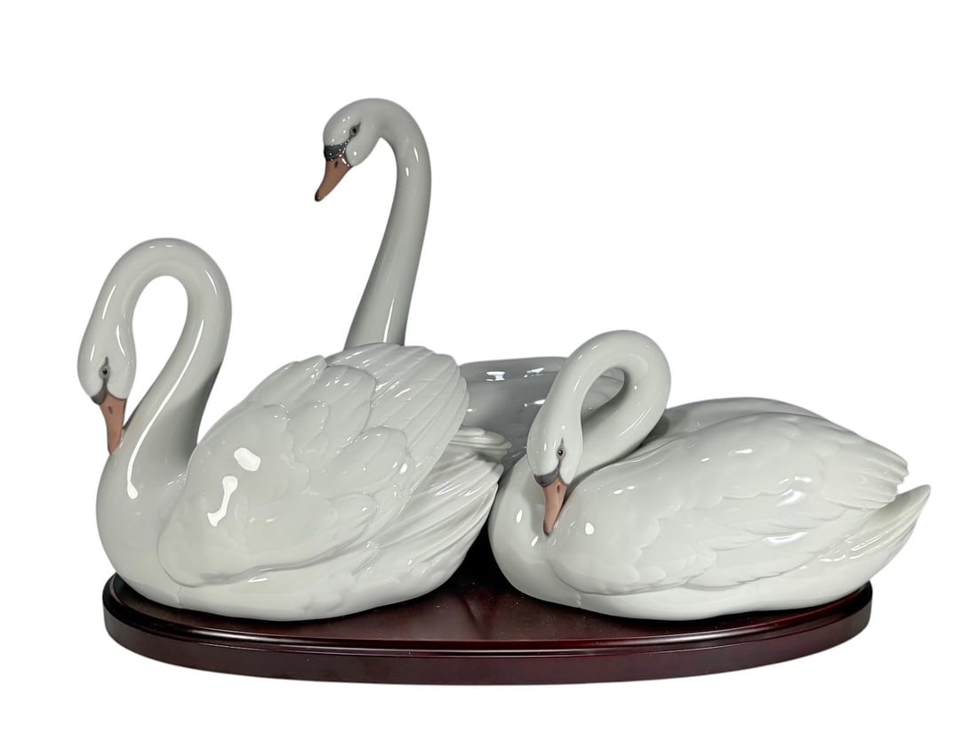 Lladro Spain Elegant Trio Swans Group Porcelain (1 of 6)