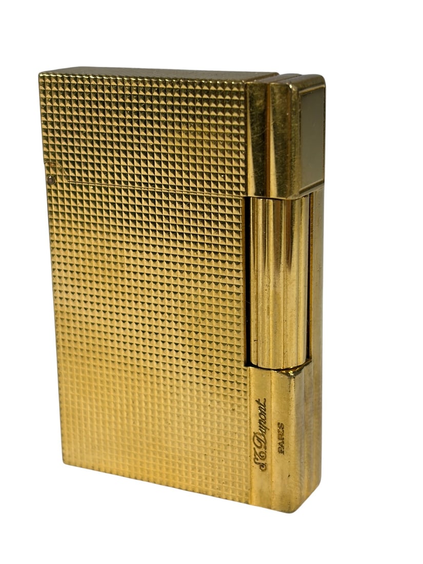 VTG French S.T. Dupont Gold Tone Lighter w/ Case: French S.T. Dupont gold tone butane lighter featuring the maker's signature diamond-point guilloche pattern and rectangular form. Presented in its original fitted S.T. Dupont Paris case with suede-lin