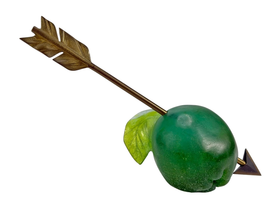 Daum France William Tell Apple Crystal Sculpture: French pate de verre crystal sculpture by Daum France depicting the legendary William Tell Apple. The piece features a frosted green apple with translucent leaf pierced by a patinated metal arrow. Exe