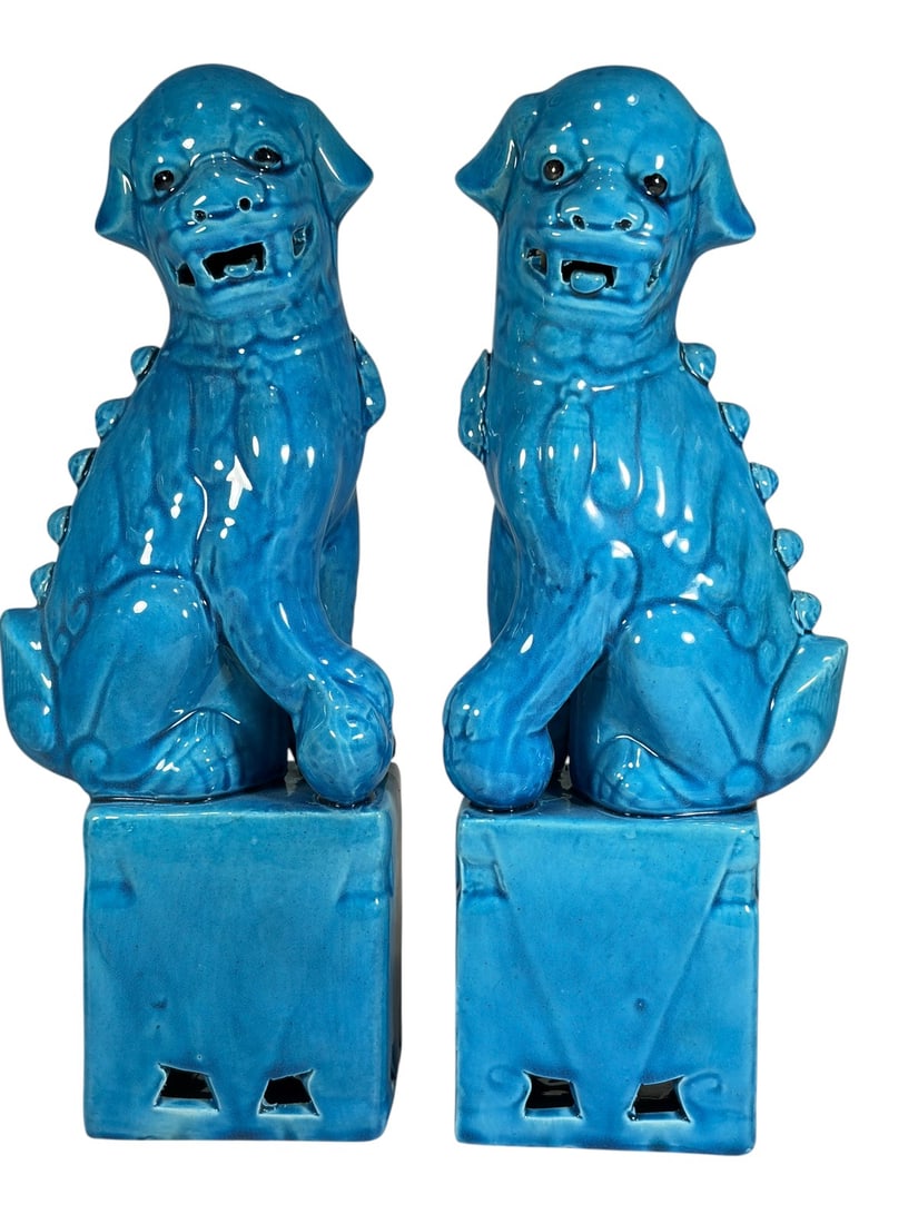 Pair Chinese Turquoise Foo Dog Guardian Figures: Pair of Chinese glazed ceramic foo dog guardian figures modeled seated atop rectangular plinth bases. Finished in a vibrant turquoise glaze with stylized features, curled tails, and traditional protec