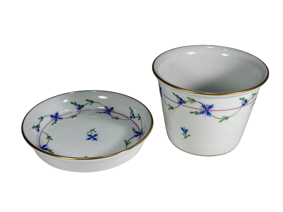 Herend Porcelain Cornflower Planter & Tray 2pc LOT: Two-piece Herend Hungary handpainted porcelain lot consisting of a small planter and matching undertray. Decorated in the Cornflower Garland pattern featuring blue cornflowers and green foliage linked