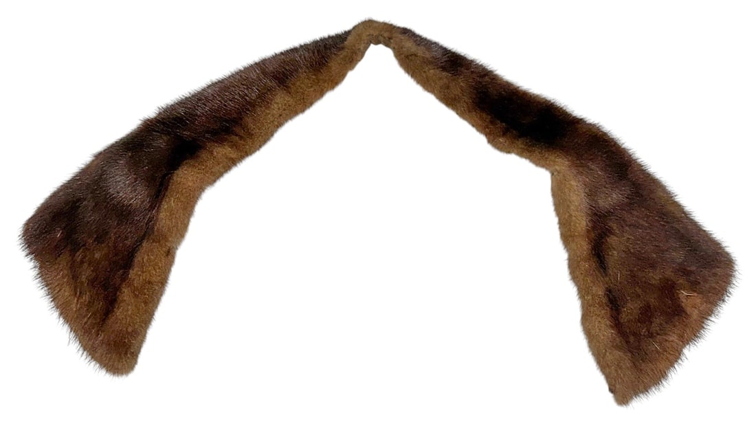 VTG Natural Fur Collar Trim Outerwear Accessory: Vintage natural fur collar in rich brown tones, likely intended for attachment to a coat, cape, or other outerwear garment. Features a long tapered form with widened ends and soft natural fur througho