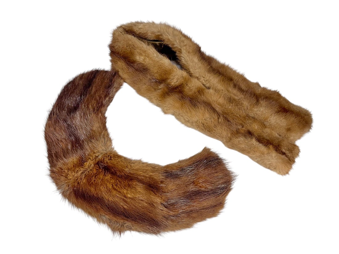 Vintage Brown Fur Collar & Fur Muff Ensemble 2pcs: Lot of 2 vintage fur accessories consisting of a long brown fur collar or stole and a crescent-shaped hand muff. The collar measures approximately 25.5 inches L x 3.75 inches W. Both pieces feature so
