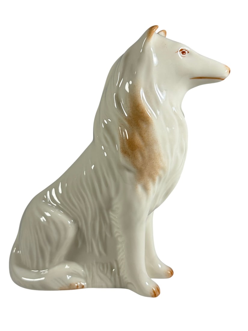 Belleek Ireland Porcelain Collie Dog Figurine Rare: Vintage Belleek porcelain figurine depicting a seated Collie dog with long flowing coat and cream white glaze accented with light tan coloring. Finely modeled with alert expression and detailed fur te