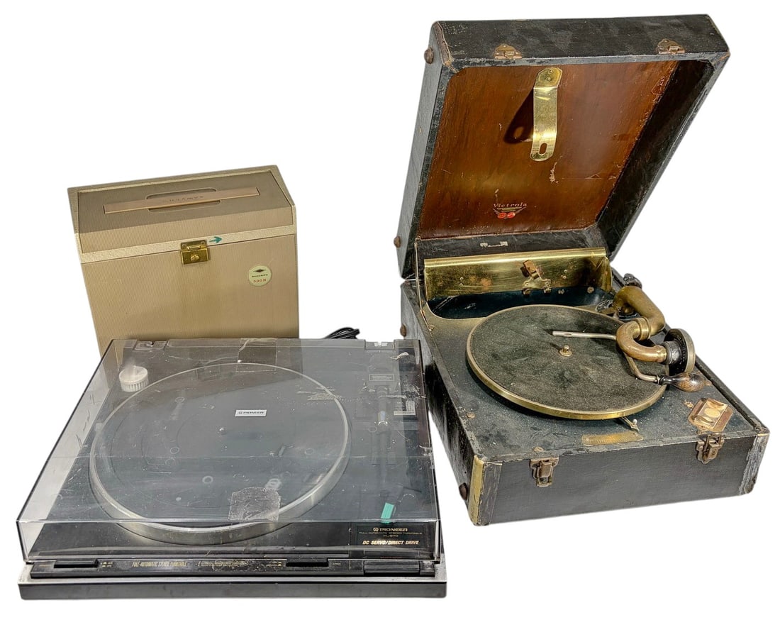 Victrola, Pioneer PL-670 & Sawyer 500-R 3pc LOT: Three-piece vintage entertainment lot including a Victrola portable wind-up phonograph, a Pioneer PL-670 direct drive automatic turntable, and a Sawyer's 500-R slide projector. The Victrola features a