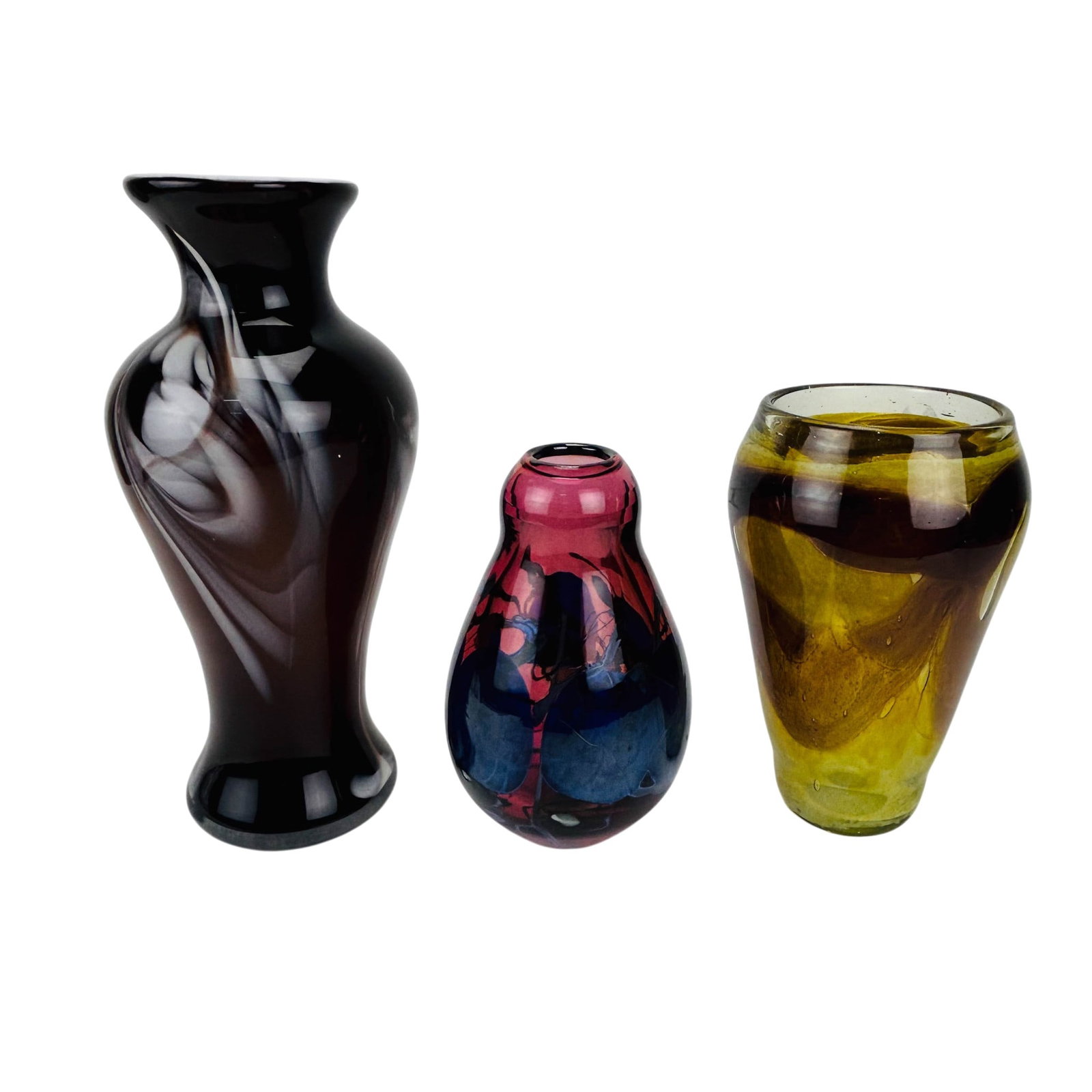Studio Art Glass Vases Carl Radke & MORE 3pc LOT: Lot of three studio art glass vases in assorted forms and colors. Includes a cranberry and cobalt abstract decorated vase signed Carl Radke and dated 1985 to the underside, an amber and brown swirled 