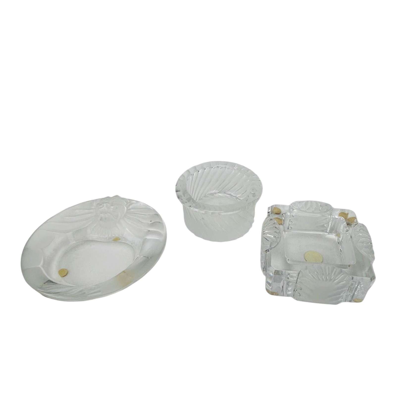 Lalique Smyrne Corfou Tete De Lion Ashtray Bowl 3p: Lot of three Lalique French frosted and clear crystal art glass coffee table ashtray bowls. Patterns include the Tete de Lion, Smyrne and Corfou. All features molded and satin finished decorations inc